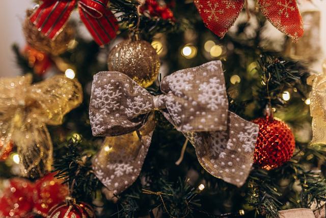 pohon Natal dari barang bekas
